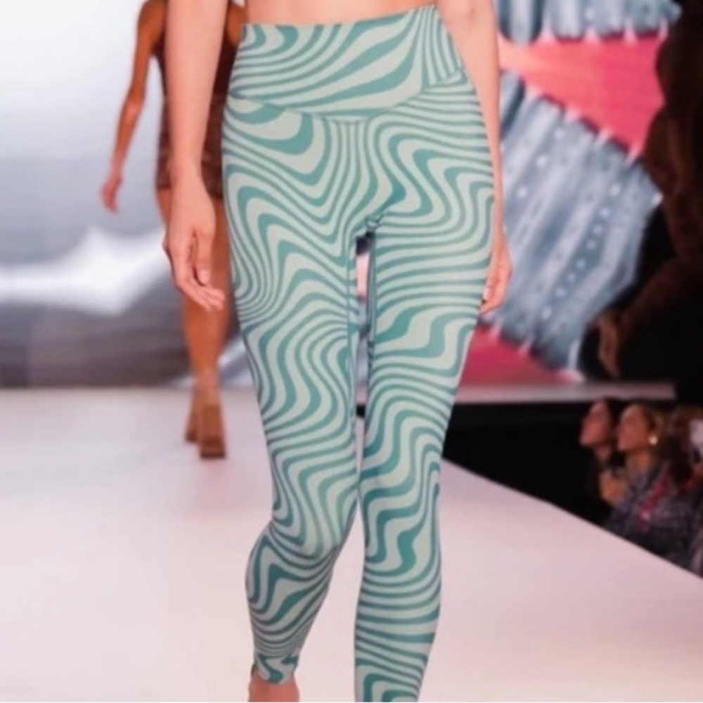 Vitality x Cosmopolitan The Storm Leggings